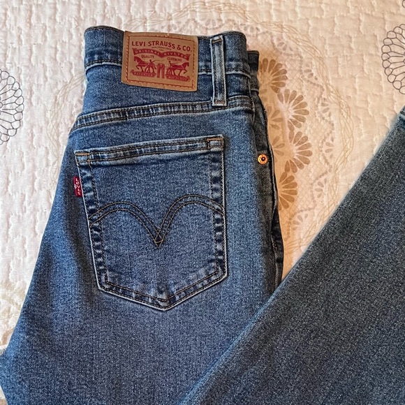 Levi’s wedgie jeans - Picture 2 of 7